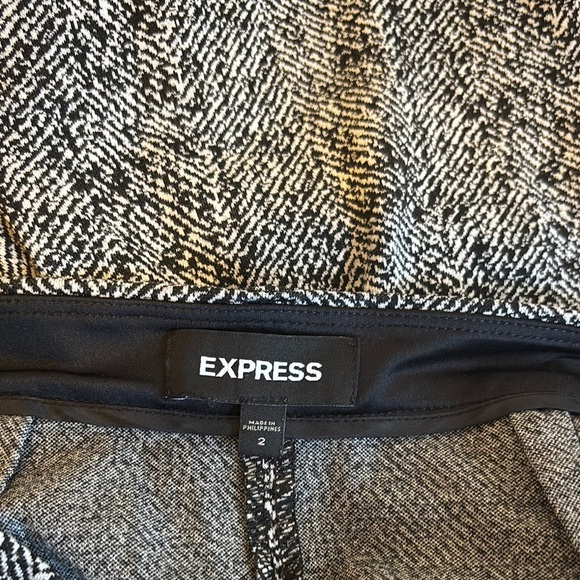 Express Black and White Herringbone Skirt - Picture 4 of 4